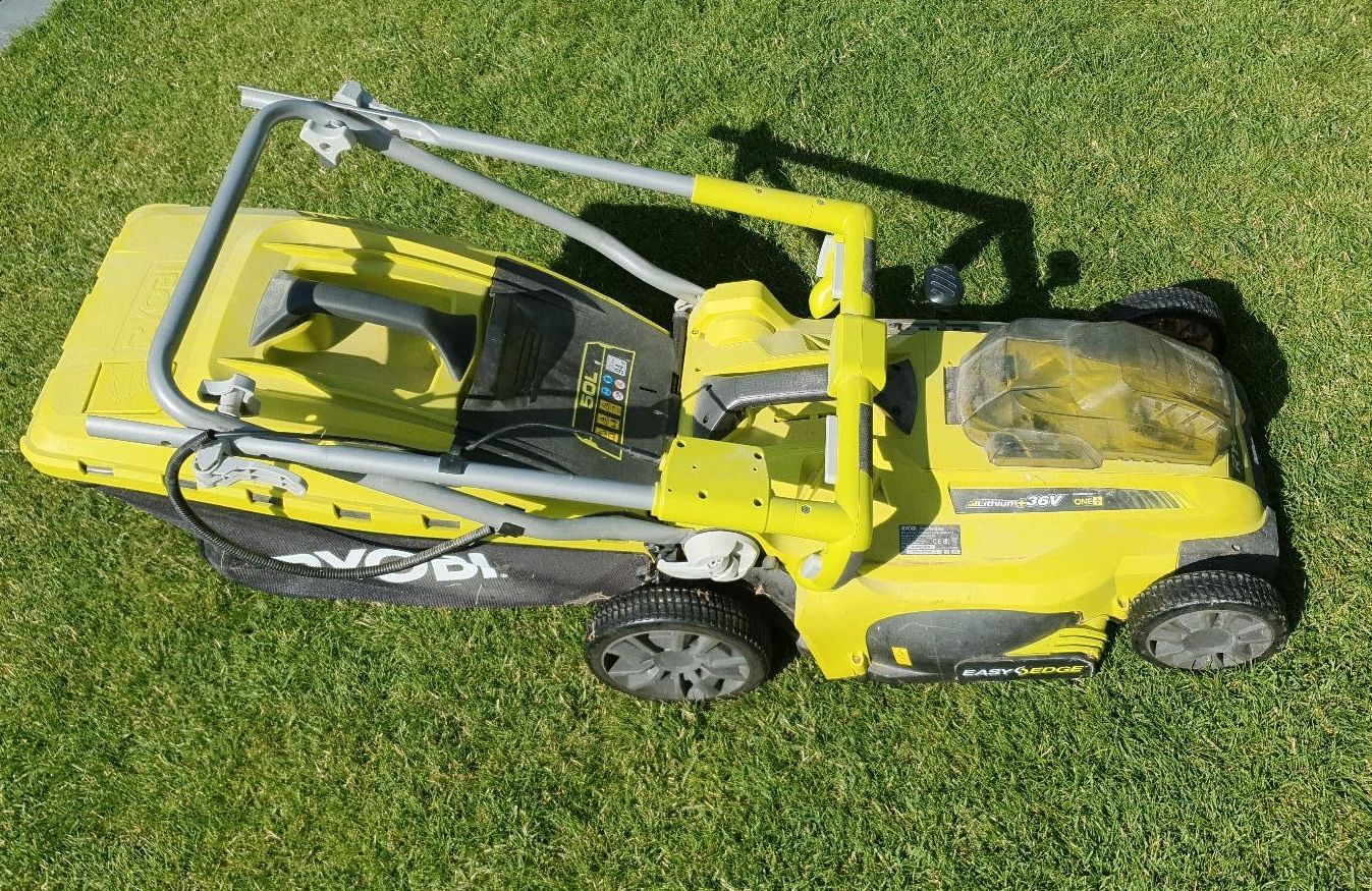 Ryobi Akku Rasenmäher mit Mulchfunktion im Test akkurasenmaeher